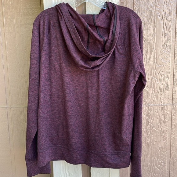 (2) GapFit Sweatshirts - Picture 3 of 7